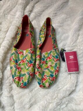 TOMS X Paper Source Flamingo Print Shoes Size 12 Women’s Canvas Flats NWT New